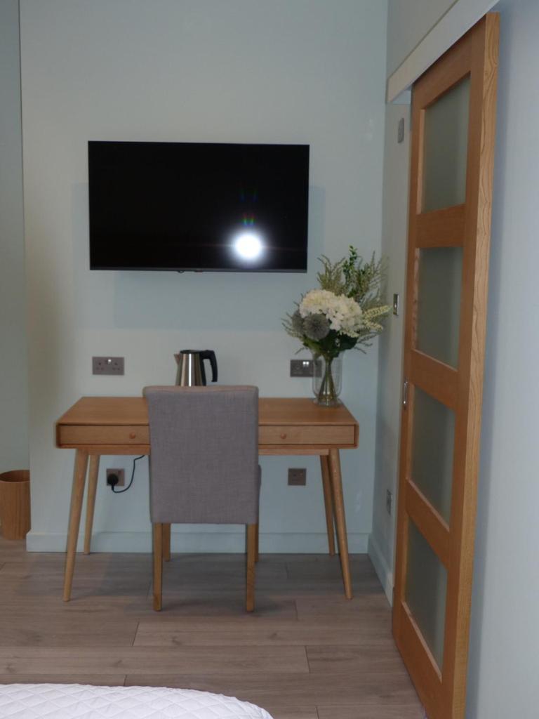 Hamilton Court Hotel Hoole Честер Экстерьер фото