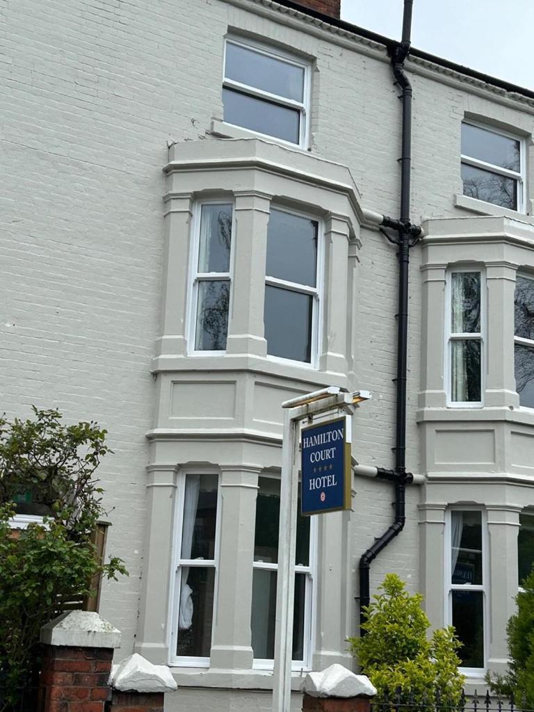 Hamilton Court Hotel Hoole Честер Экстерьер фото