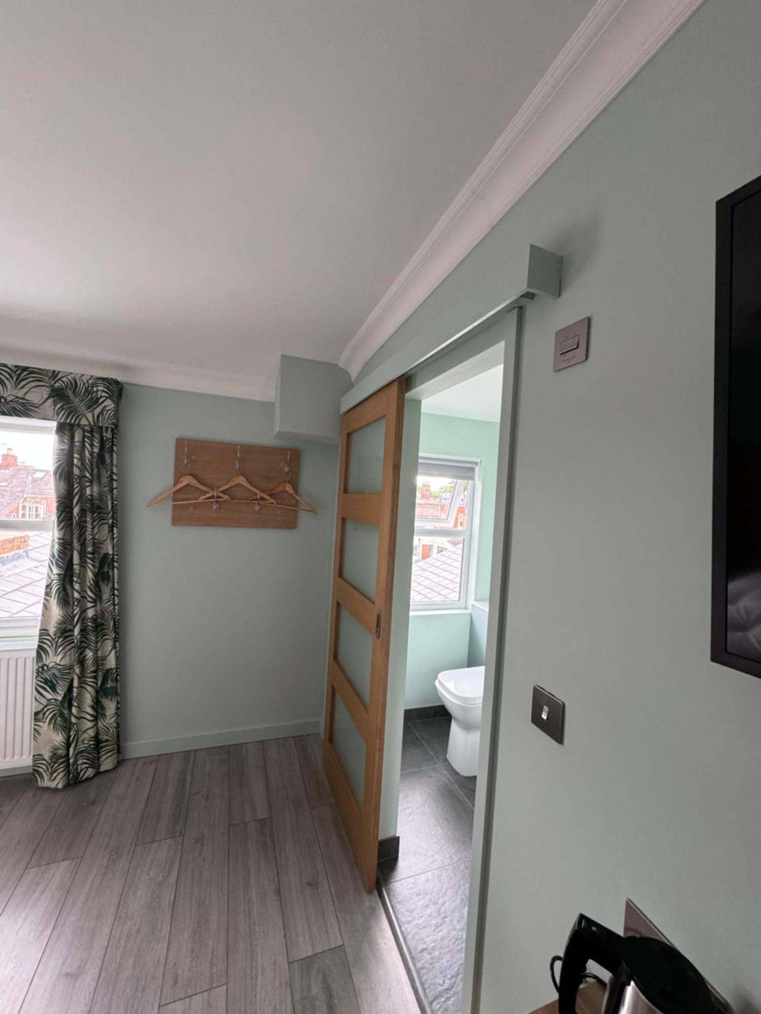 Hamilton Court Hotel Hoole Честер Экстерьер фото