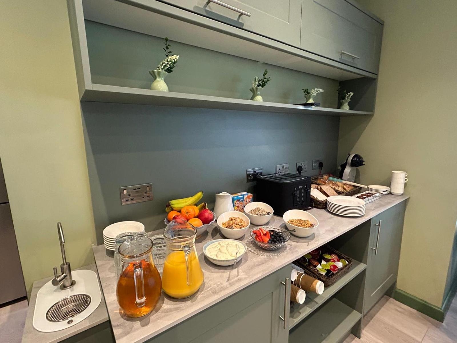 Hamilton Court Hotel Hoole Честер Экстерьер фото