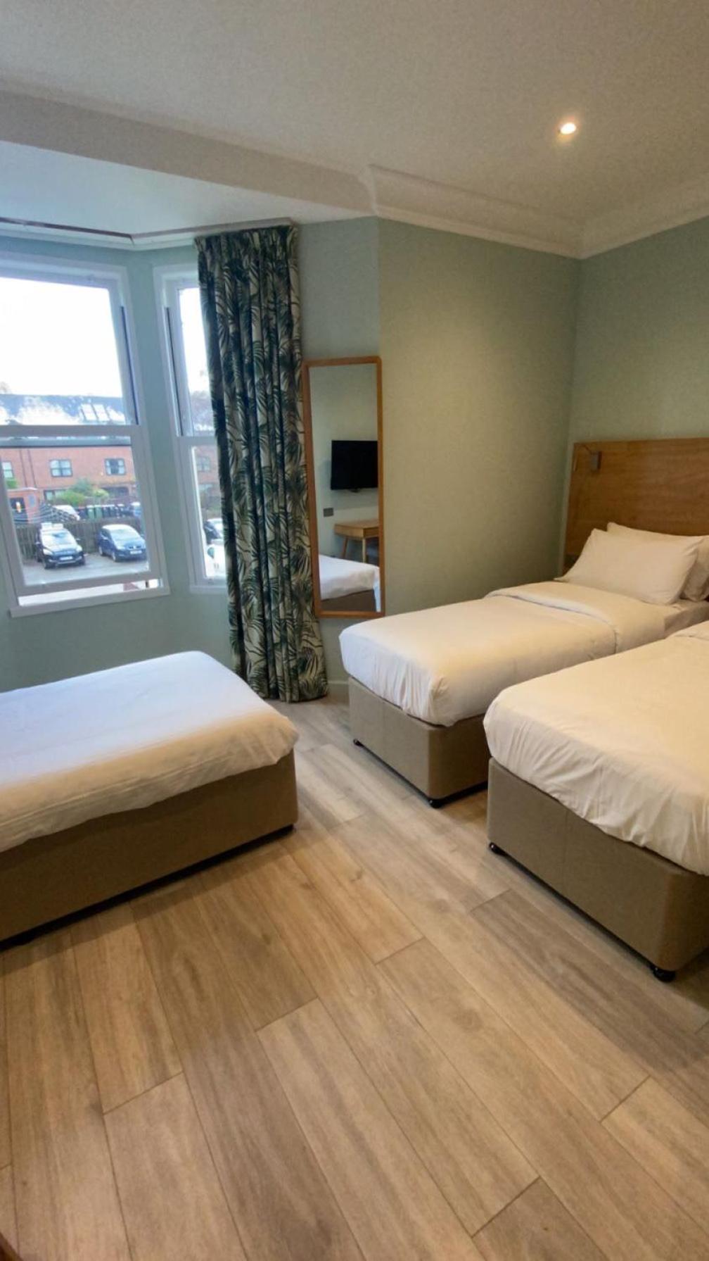 Hamilton Court Hotel Hoole Честер Экстерьер фото